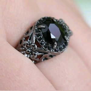 Vintage style  black Ring size 6 New